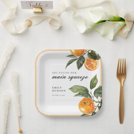 彼女は彼女の主な絞りブライダルシャワーを見つけた ペーパープレート (ウェディング)