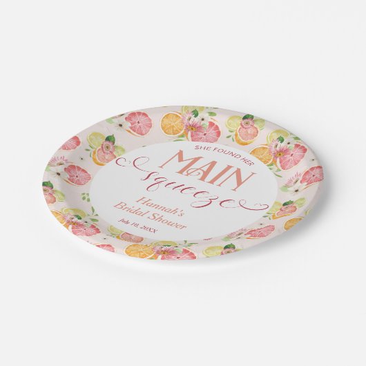彼女は彼女の主な絞りブライダルシャワーを見つけた ペーパープレート (アングル)