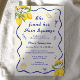 彼女は彼女の主な絞りブライダルシャワーを見つけた 招待状