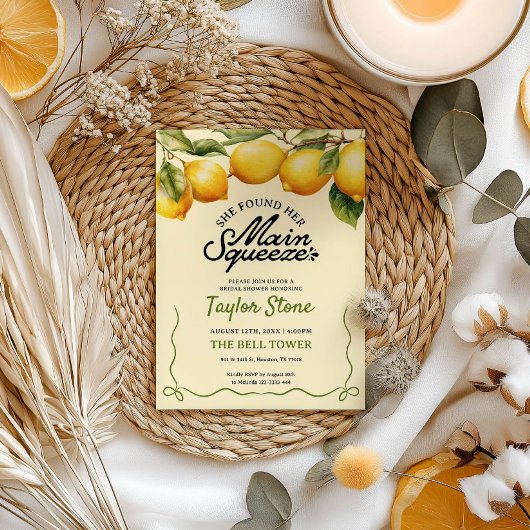 彼女は彼女の主な絞りブライダルシャワーを見つけた 招待状