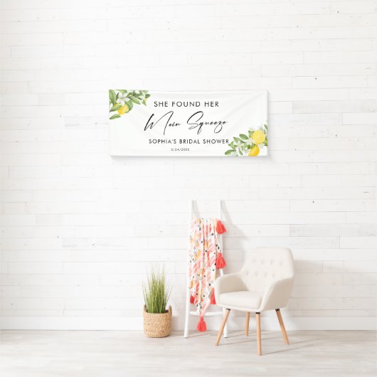 彼女は彼女の主な絞りブライダルシャワーを見つけた 横断幕 (インサイチュ)