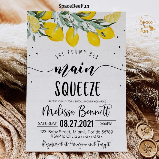 彼女は彼女の主な絞りブライダルシャワー招待状を見つけた 招待状