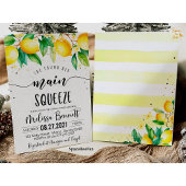 彼女は彼女の主な絞りブライダルシャワー招待状を見つけた 招待状