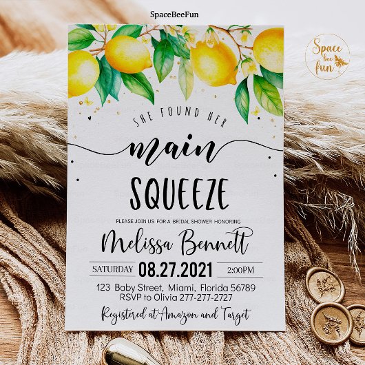 彼女は彼女の主な絞りブライダルシャワー招待状を見つけた 招待状