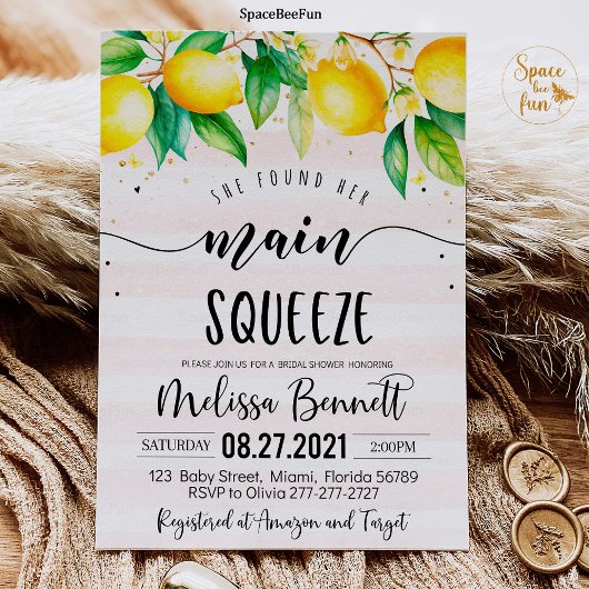 彼女は彼女の主な絞りブライダルシャワー招待状を見つけた 招待状