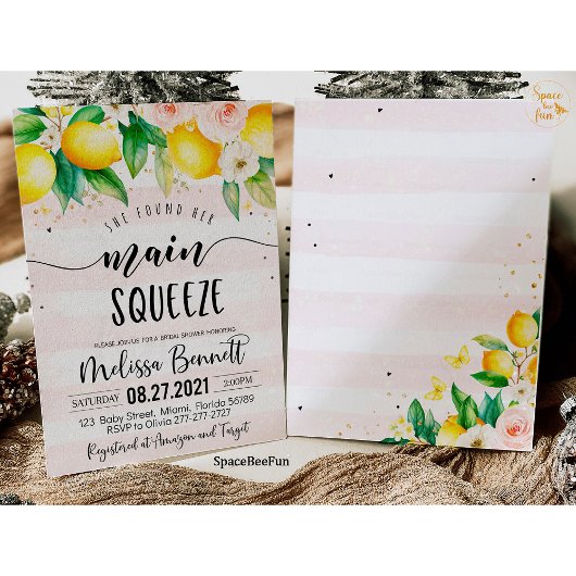 彼女は彼女の主な絞りブライダルシャワー招待状を見つけた 招待状