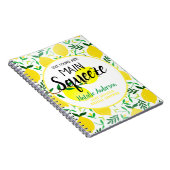 彼女は彼女の主な絞りレモンのブライダルシャワーを見つけた ノートブック (右側)