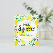 彼女は彼女の主な絞りレモンのブライダルシャワーを見つけた ポストカード (スタンド正面)