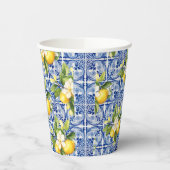 彼女は彼女の主な絞りレモンのブライダルシャワーを見つけた 紙コップ (左)