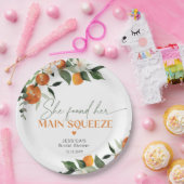 彼女は彼女の主な絞り柑橘系のブライダルシャワーを見つけた ペーパープレート (パーティー)