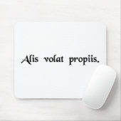 彼女は彼女の自身の翼によって飛びます マウスパッド (マウス)