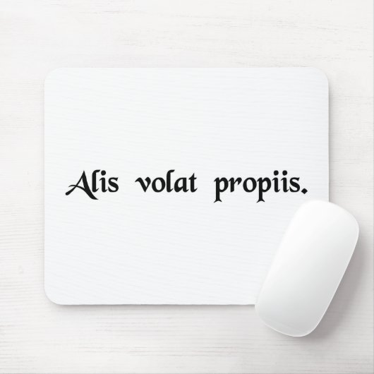 彼女は彼女の自身の翼によって飛びます マウスパッド (マウス)