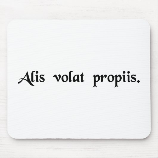 彼女は彼女の自身の翼によって飛びます マウスパッド (正面)