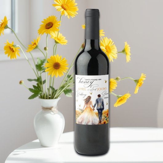 彼女は彼女の蜂蜜のウェディングシャワーを見つけた ワインラベル