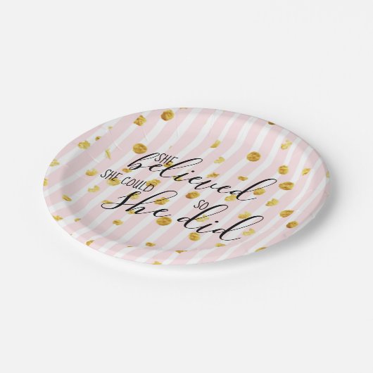 彼女は彼女をできました信じました従って彼女は紙皿をしました ペーパープレート (アングル)