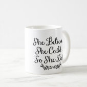 彼女は彼女をできました信じました従って彼女は、卒業のギフト コーヒーマグカップ (正面右)