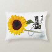 彼女は彼女をできました(ヒマワリ) -枕信じました アクセントクッション (正面)