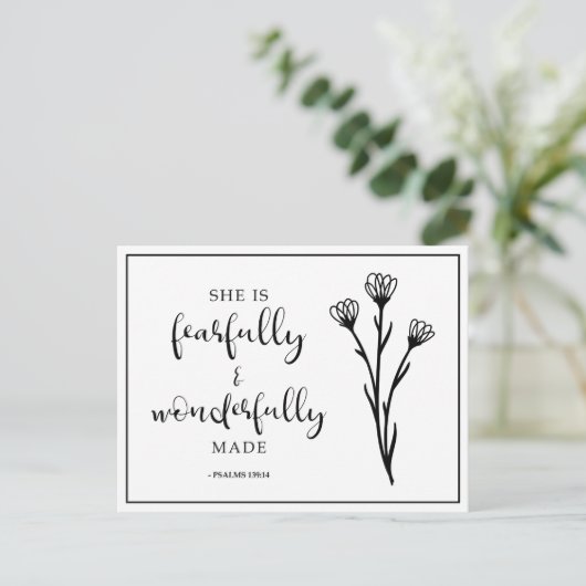 彼女は恐ろしく素晴らしく作られたプサルムス引用文 ポストカード (スタンド正面)