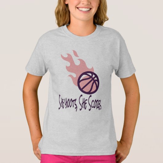 彼女は撮影し、彼女はTAGLESS® Tシャツをスコア Tシャツ (正面)