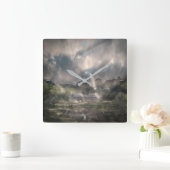 彼女は暗がりから現れます スクエア壁時計 (ホーム)