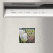 彼女は服を着ている – 箴言31:25フローラ マグネット (インサイチュ (食洗機))