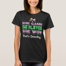彼女は来た。戦った。勝った。面白Tシャツ Tシャツ