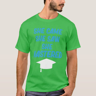 彼女は来て見て教育を極めた 学士 Tシャツ