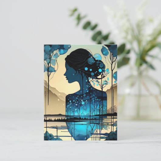 彼女は森で作られた抽象芸術の女性だ。彼女はs ポストカード (スタンド正面)