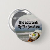 彼女は海岸によって寿司を販売します 缶バッジ (正面&裏面)