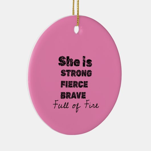 彼女は火に満ちて勇敢な強い顔をしている セラミックオーナメント (右)