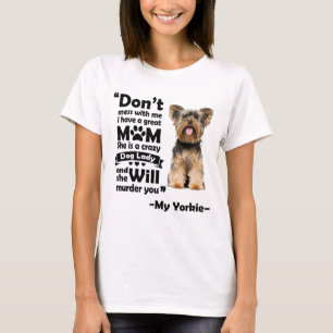 彼女は犬の熱狂する女性で、ヨークシャーテリア愛好家だ Tシャツ