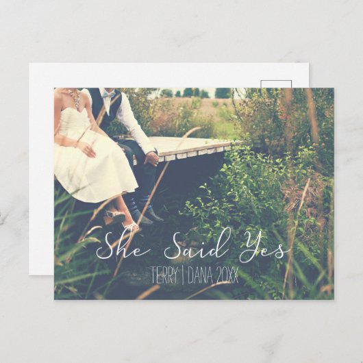 彼女は白のエレガントタイポグラフィ、Yesを言った ポストカード (正面/裏面)