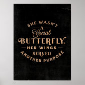 彼女は社交的な蝶ではなかった – かわいいタイポグラフィ ポスター (正面)