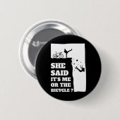 彼女は私か自転車おもしろいサイクリング 缶バッジ (正面&裏面)
