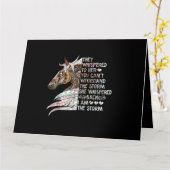 彼女は私が嵐に乗る馬のギルであることを小声で言った カード (黄色い花)