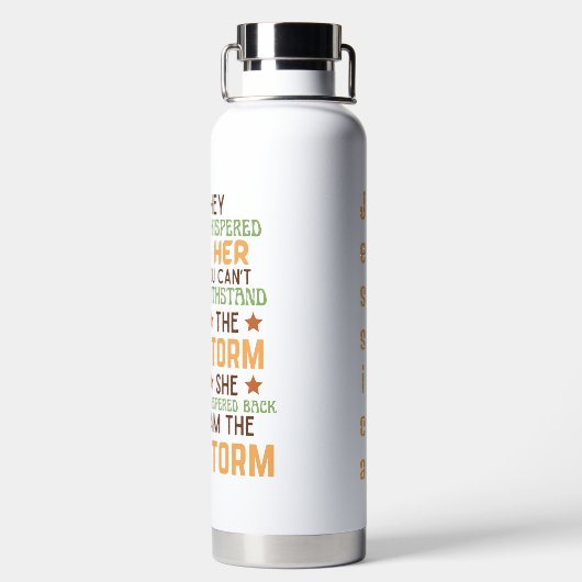 彼女は私が嵐の強い女性であることを小声で言った ウォーターボトル (背面)