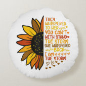 彼女は私が嵐の日差しであることを囁おもしろいいた ラウンドクッション (裏面)
