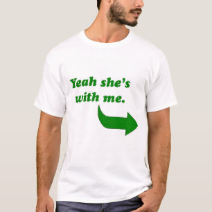 彼女は私とええあります Tシャツ