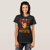 彼女は私のサツマイポテト感謝祭カップルの秋ポー Tシャツ (正面フル)