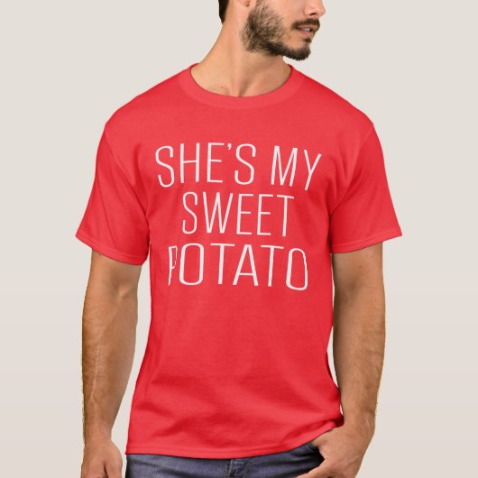 彼女は私のサツマイモI YAMカップルのマッチング Tシャツ (正面)