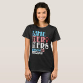 彼女は私の代名詞を尊敬している Tシャツ (正面フル)