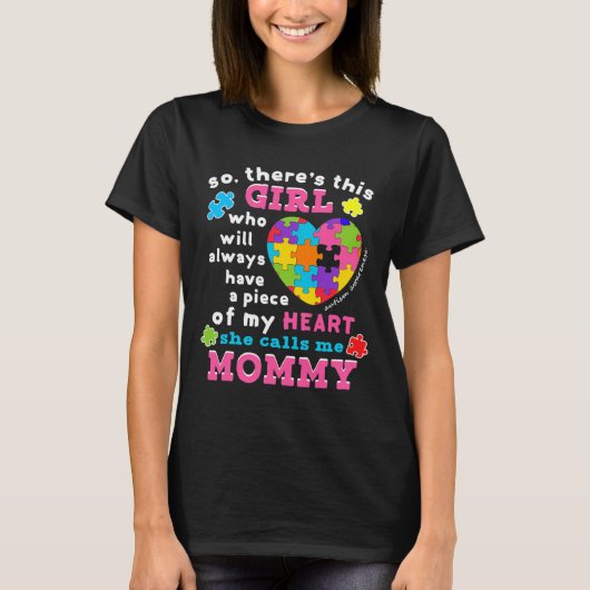彼女は私をママ自閉症の意識と呼ぶ女の子がいる Tシャツ (正面)