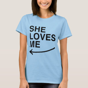 彼女は私を愛している（左）.png tシャツ