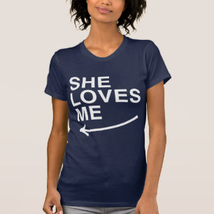 彼女は私を愛している（左） -.png tシャツ