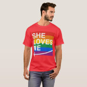 彼女は私を(残っている) - .png愛します tシャツ (正面フル)