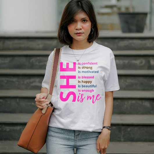 彼女は私勇気付けられる Tシャツ