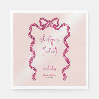 彼女は結び目のシックなグリッターピンクボウブライダル スタンダードランチョンナプキン