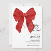 彼女は結び目の赤い弓ブライダルシャワーを結んでいる 招待状 (正面)