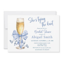 彼女は結び目の青いブライダルシャワー