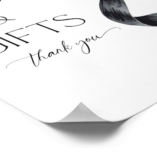 彼女は結び目の黒い弓のカードとギフトを結んでいる ポスター (角)